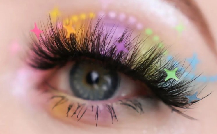 How To Create The Appearance of Fake Lashes On Your Eyelashes